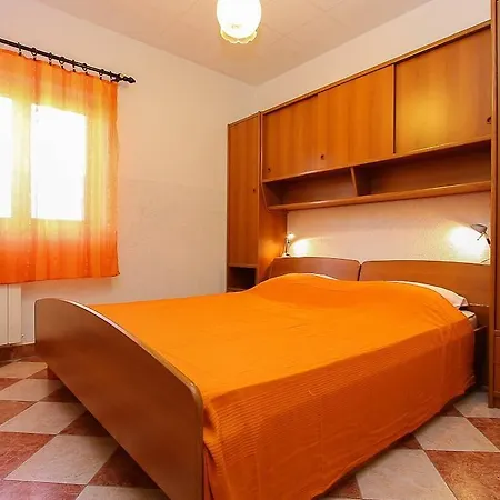 Lili Apartman