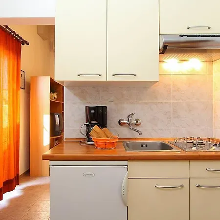 Lili Apartman *